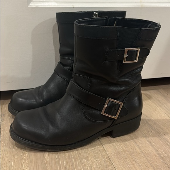 Boots Size 7.5 - Picture 3 of 4